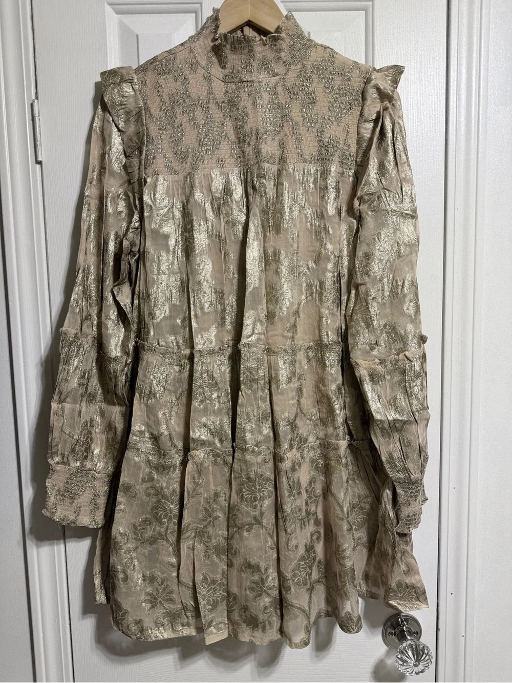 NWT Elan champagne gold foiled tiered long sleeve turtleneck cocktail dress M